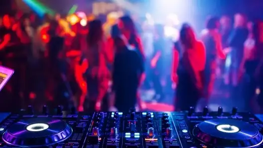 ليالي مع المرافقة و “غاز الضحك” : لاعبون متورطون في فضيحة شبكة  دعارة في إيطاليا