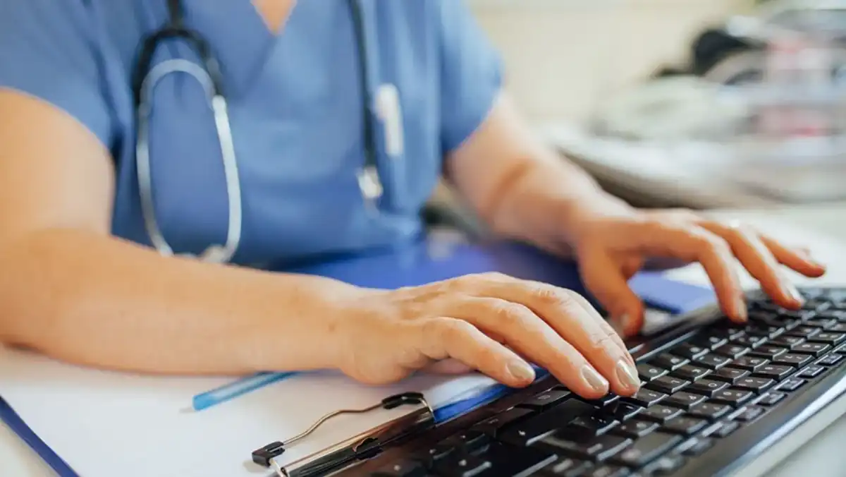 بيانات صحية لنحو 500 ألف شخص في بريطانيا ع رضت للبيع في الصين